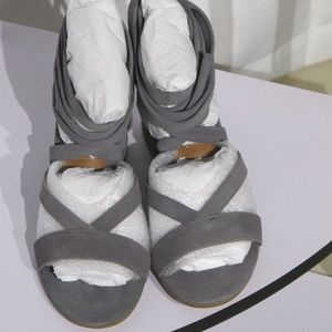 NEW Steve Madden Isabel Grey Suede